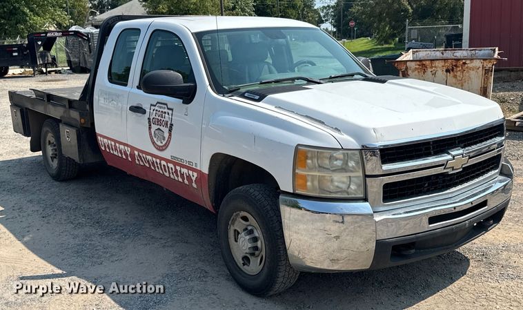 image for item DK0007 2008 Chevrolet Silverado 2500HD Ext. Cab flatbed pickup truck