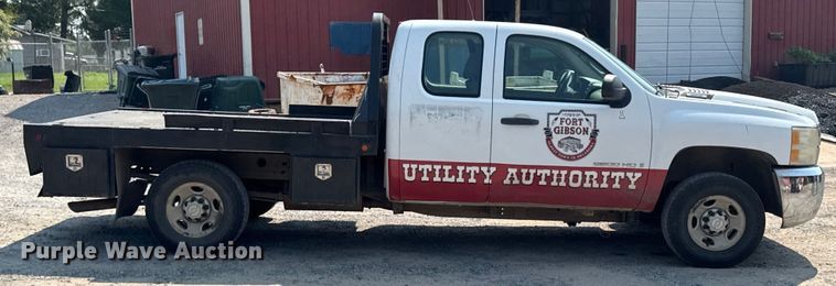 image for item DK0007 2008 Chevrolet Silverado 2500HD Ext. Cab flatbed pickup truck