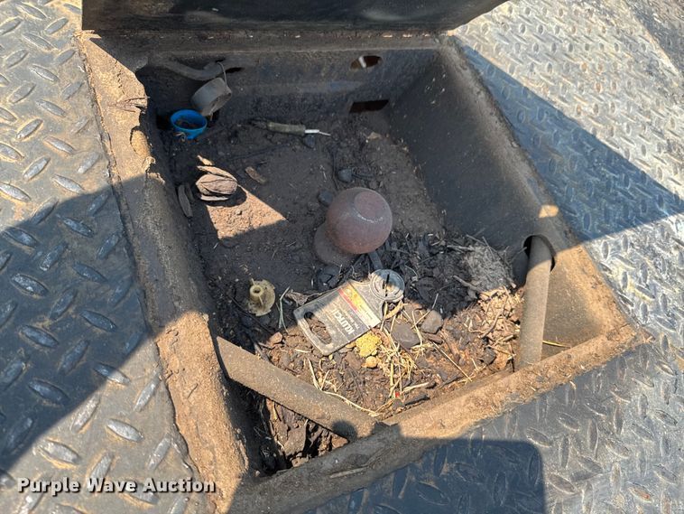 image for item DK0007 2008 Chevrolet Silverado 2500HD Ext. Cab flatbed pickup truck