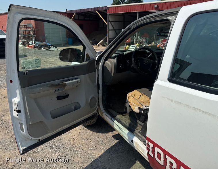 image for item DK0007 2008 Chevrolet Silverado 2500HD Ext. Cab flatbed pickup truck