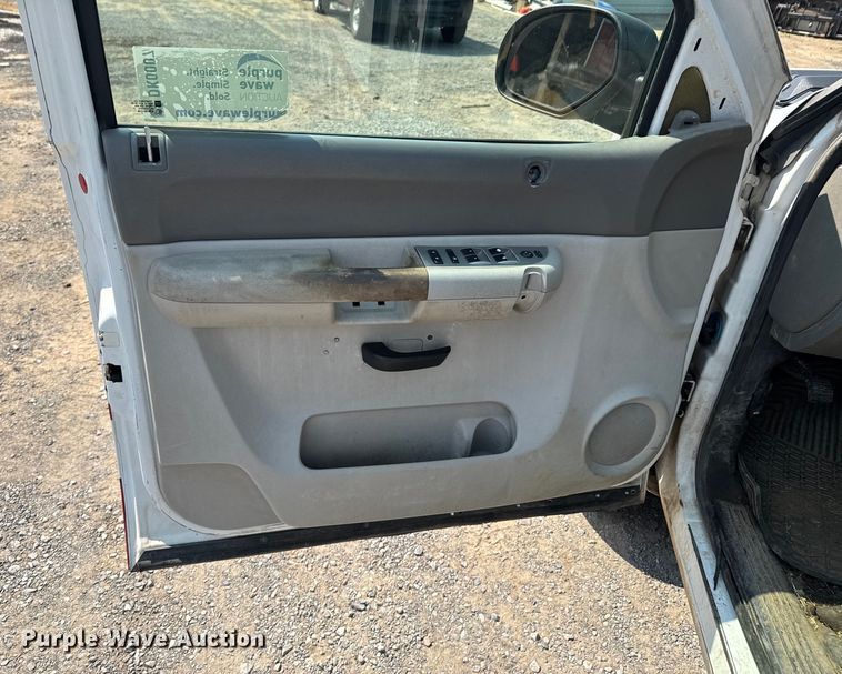 image for item DK0007 2008 Chevrolet Silverado 2500HD Ext. Cab flatbed pickup truck