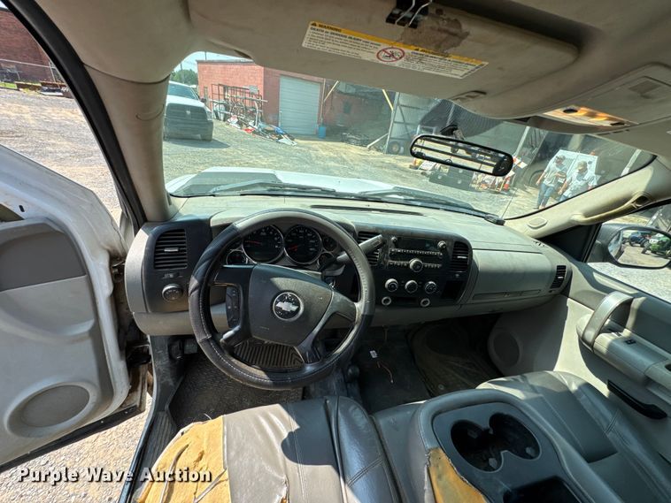 image for item DK0007 2008 Chevrolet Silverado 2500HD Ext. Cab flatbed pickup truck