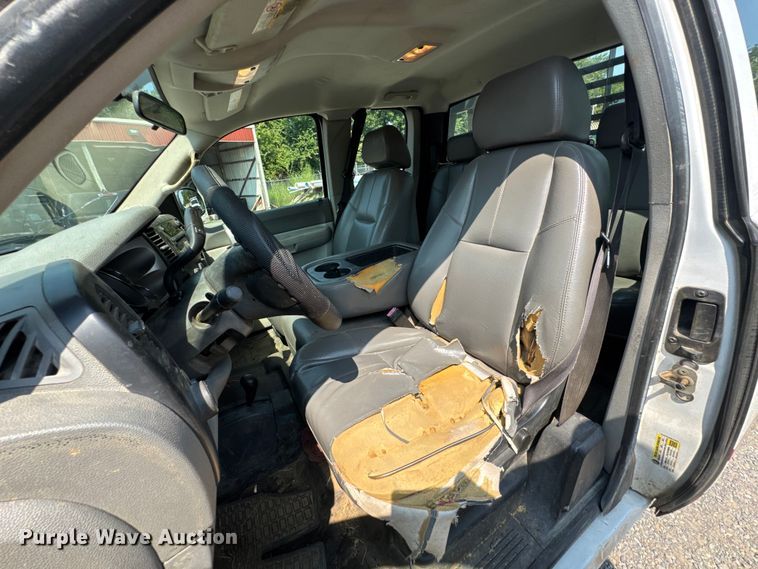 image for item DK0007 2008 Chevrolet Silverado 2500HD Ext. Cab flatbed pickup truck