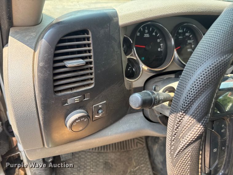 image for item DK0007 2008 Chevrolet Silverado 2500HD Ext. Cab flatbed pickup truck