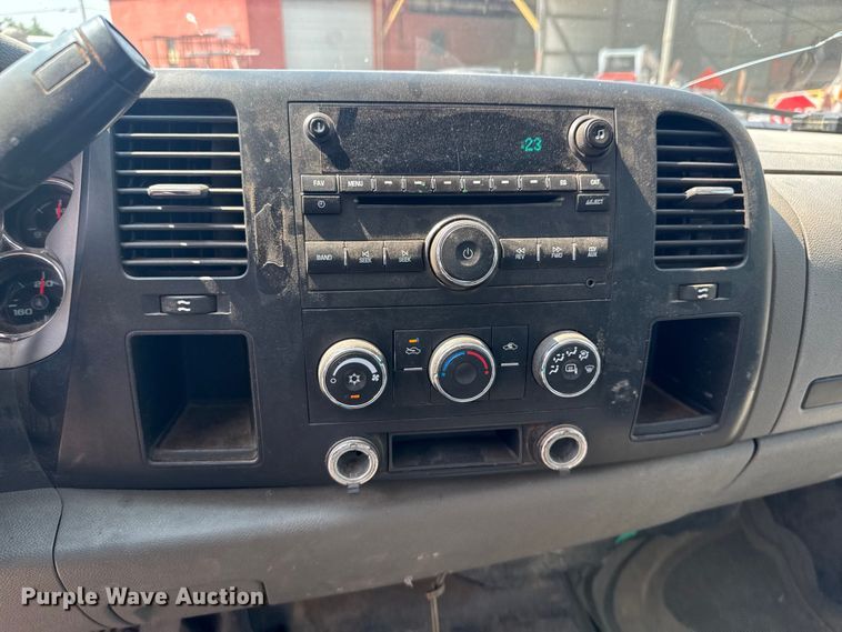 image for item DK0007 2008 Chevrolet Silverado 2500HD Ext. Cab flatbed pickup truck