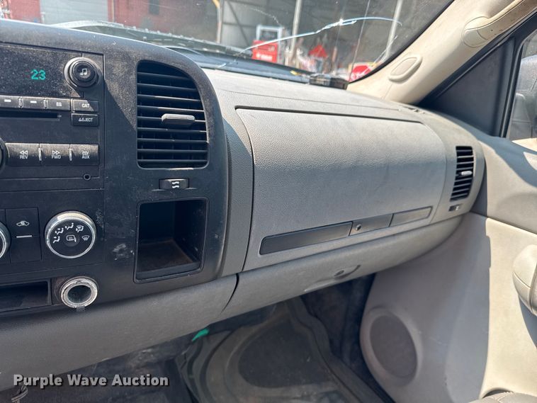 image for item DK0007 2008 Chevrolet Silverado 2500HD Ext. Cab flatbed pickup truck