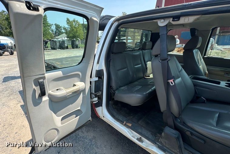 image for item DK0007 2008 Chevrolet Silverado 2500HD Ext. Cab flatbed pickup truck