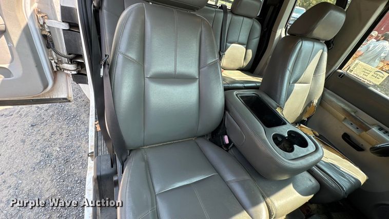 image for item DK0007 2008 Chevrolet Silverado 2500HD Ext. Cab flatbed pickup truck