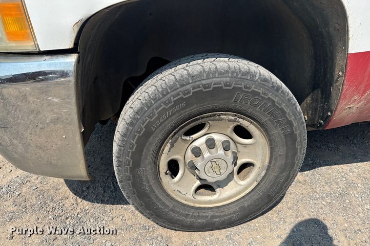 image for item DK0007 2008 Chevrolet Silverado 2500HD Ext. Cab flatbed pickup truck