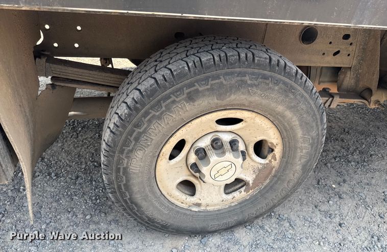 image for item DK0007 2008 Chevrolet Silverado 2500HD Ext. Cab flatbed pickup truck