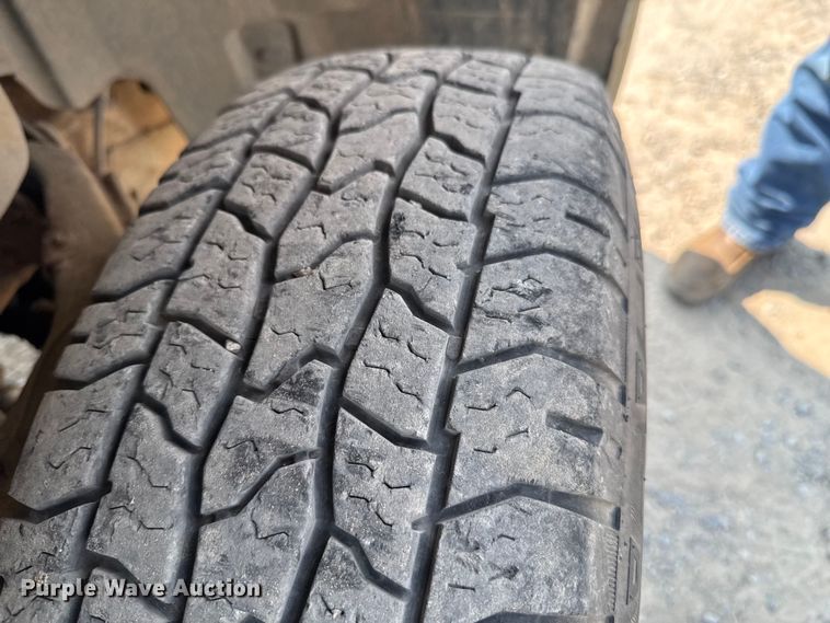 image for item DK0007 2008 Chevrolet Silverado 2500HD Ext. Cab flatbed pickup truck