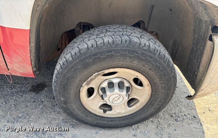 image for item DK0007 2008 Chevrolet Silverado 2500HD Ext. Cab flatbed pickup truck