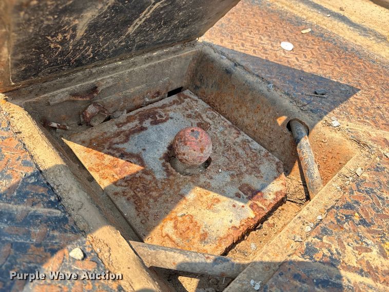 image for item DK0008 2015 Chevrolet Silverado 2500HD Double Cab flatbed pickup truck