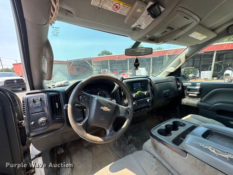 image for item DK0008 2015 Chevrolet Silverado 2500HD Double Cab flatbed pickup truck