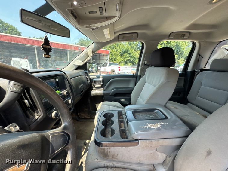 image for item DK0008 2015 Chevrolet Silverado 2500HD Double Cab flatbed pickup truck