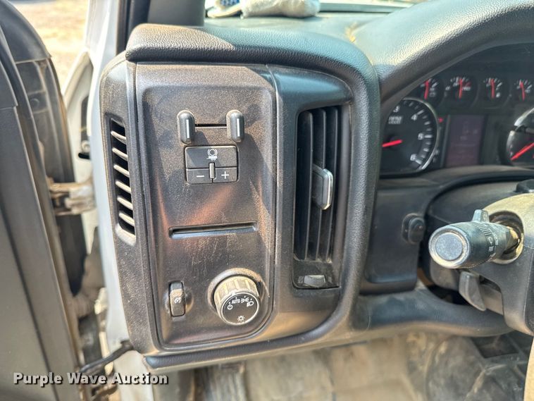 image for item DK0008 2015 Chevrolet Silverado 2500HD Double Cab flatbed pickup truck