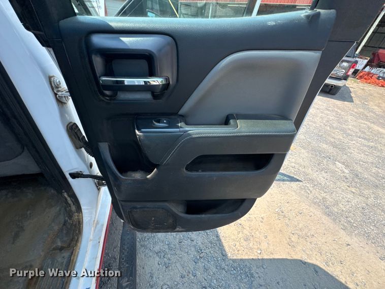 image for item DK0008 2015 Chevrolet Silverado 2500HD Double Cab flatbed pickup truck