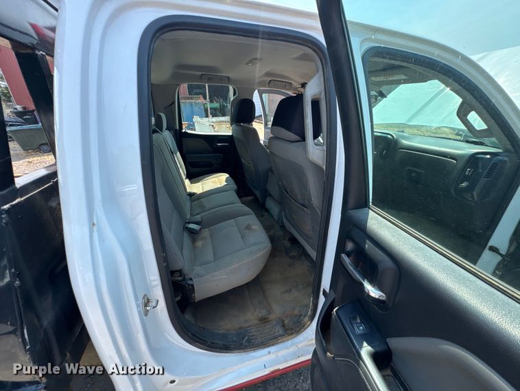 image for item DK0008 2015 Chevrolet Silverado 2500HD Double Cab flatbed pickup truck