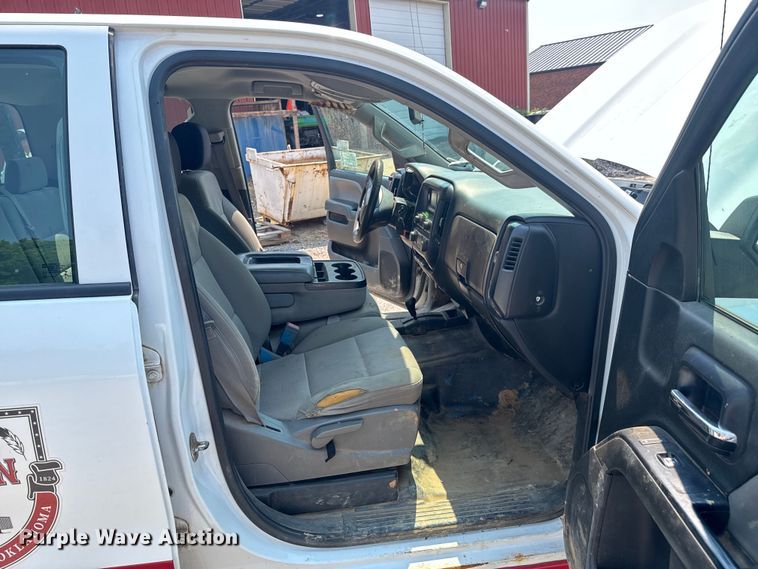 image for item DK0008 2015 Chevrolet Silverado 2500HD Double Cab flatbed pickup truck