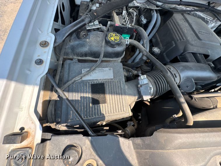 image for item DK0008 2015 Chevrolet Silverado 2500HD Double Cab flatbed pickup truck