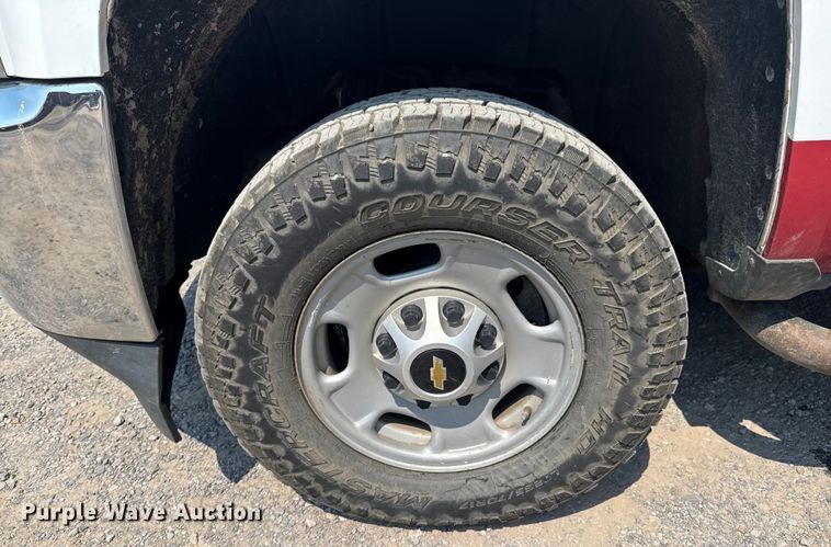 image for item DK0008 2015 Chevrolet Silverado 2500HD Double Cab flatbed pickup truck