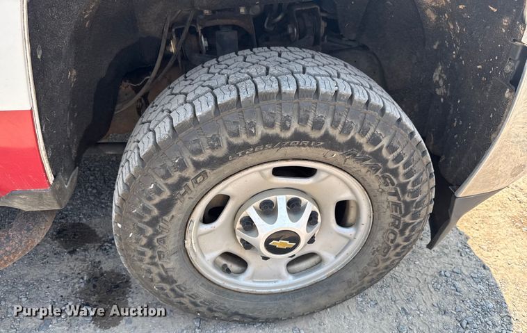 image for item DK0008 2015 Chevrolet Silverado 2500HD Double Cab flatbed pickup truck