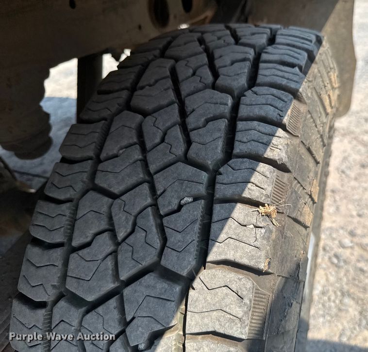 image for item DK0008 2015 Chevrolet Silverado 2500HD Double Cab flatbed pickup truck