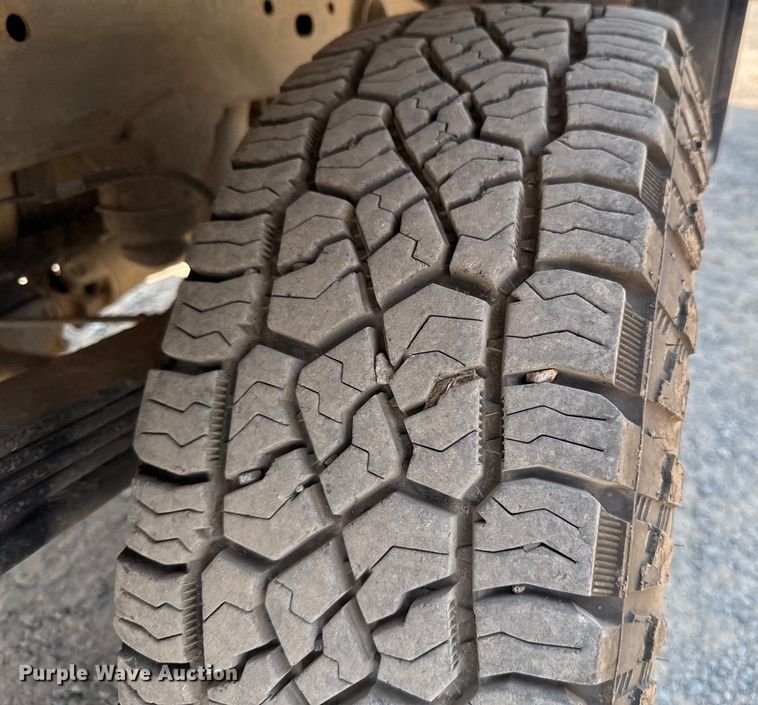 image for item DK0008 2015 Chevrolet Silverado 2500HD Double Cab flatbed pickup truck