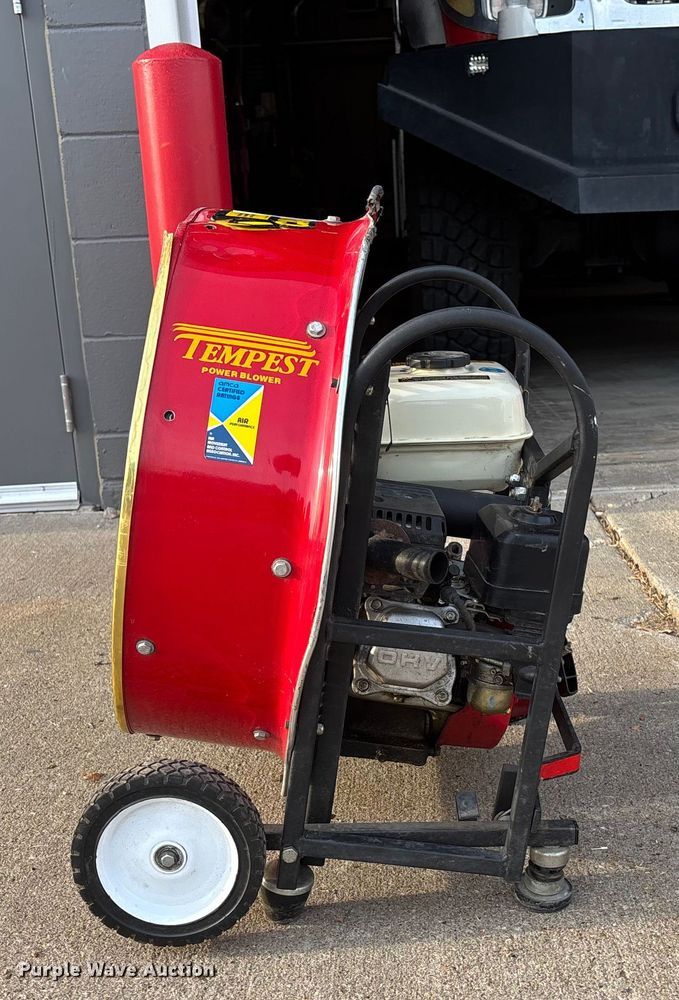 image for item DT3334 Tempest  Bd-21-h-5.5 portable fan