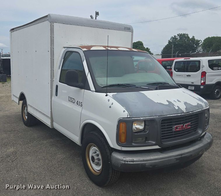 image for item DU7823 2001 GMC Savana G3500 box truck
