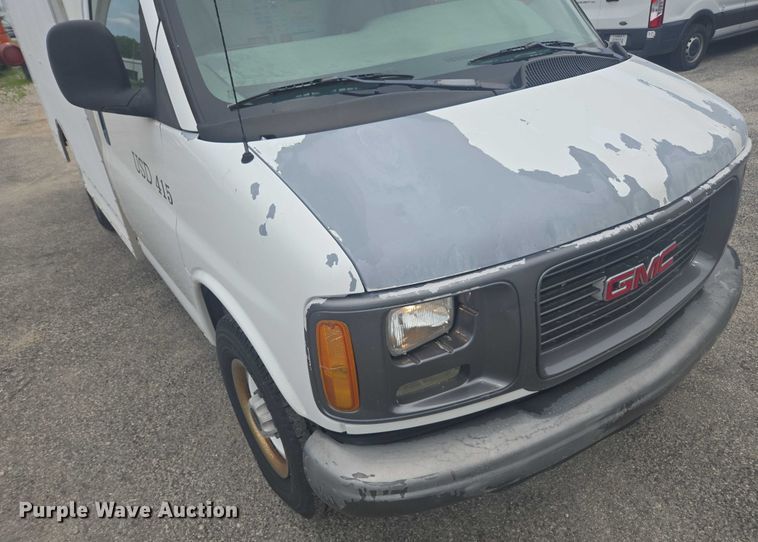 image for item DU7823 2001 GMC Savana G3500 box truck