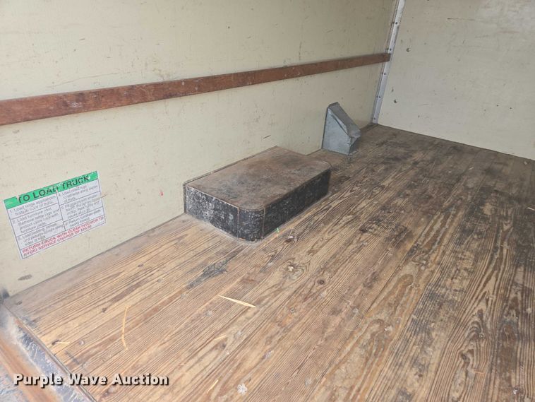 image for item DU7823 2001 GMC Savana G3500 box truck