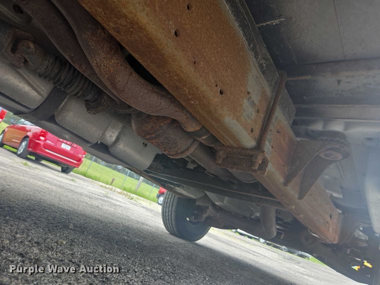 image for item DU7823 2001 GMC Savana G3500 box truck