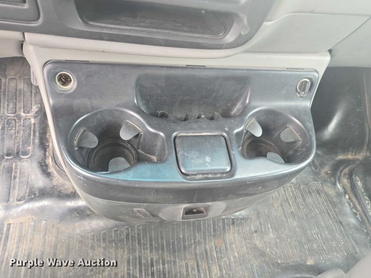 image for item DU7823 2001 GMC Savana G3500 box truck