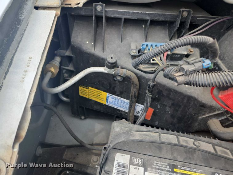 image for item DU7823 2001 GMC Savana G3500 box truck