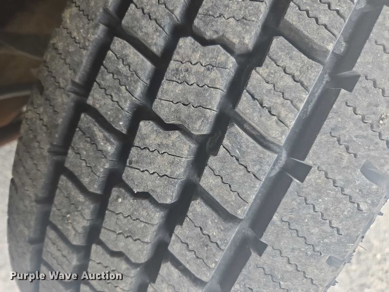 image for item DU7823 2001 GMC Savana G3500 box truck