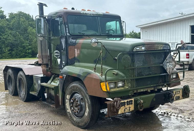 image for item DU9329 1991 Freightliner M915A2 semi truck