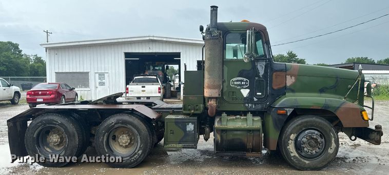 image for item DU9329 1991 Freightliner M915A2 semi truck