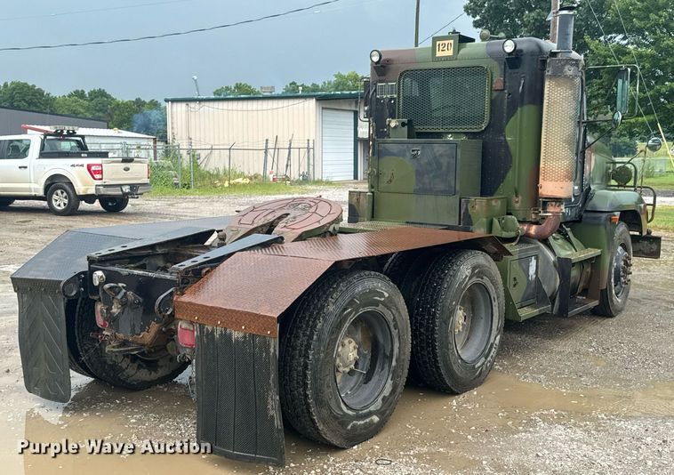 image for item DU9329 1991 Freightliner M915A2 semi truck