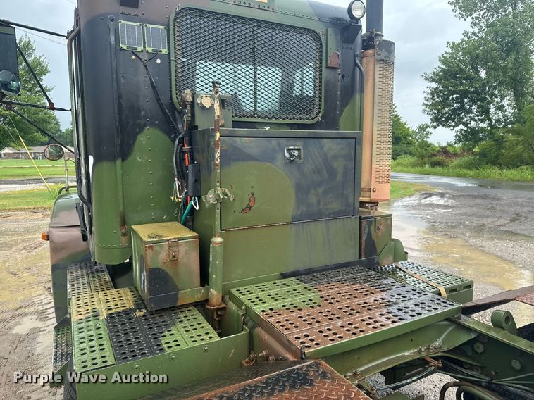 image for item DU9329 1991 Freightliner M915A2 semi truck