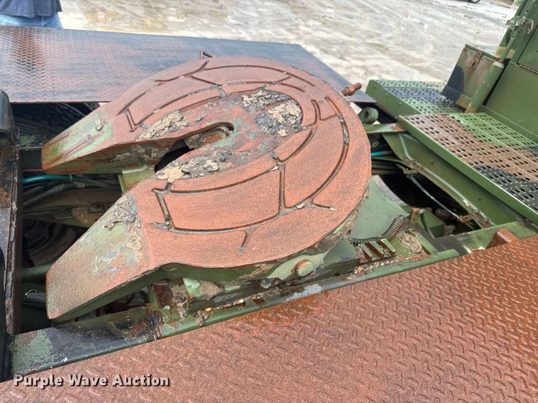 image for item DU9329 1991 Freightliner M915A2 semi truck