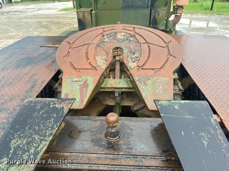 image for item DU9329 1991 Freightliner M915A2 semi truck