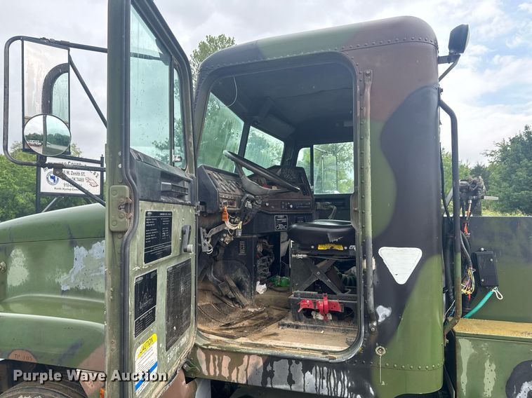 image for item DU9329 1991 Freightliner M915A2 semi truck