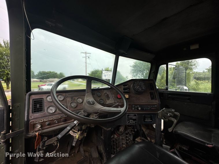 image for item DU9329 1991 Freightliner M915A2 semi truck