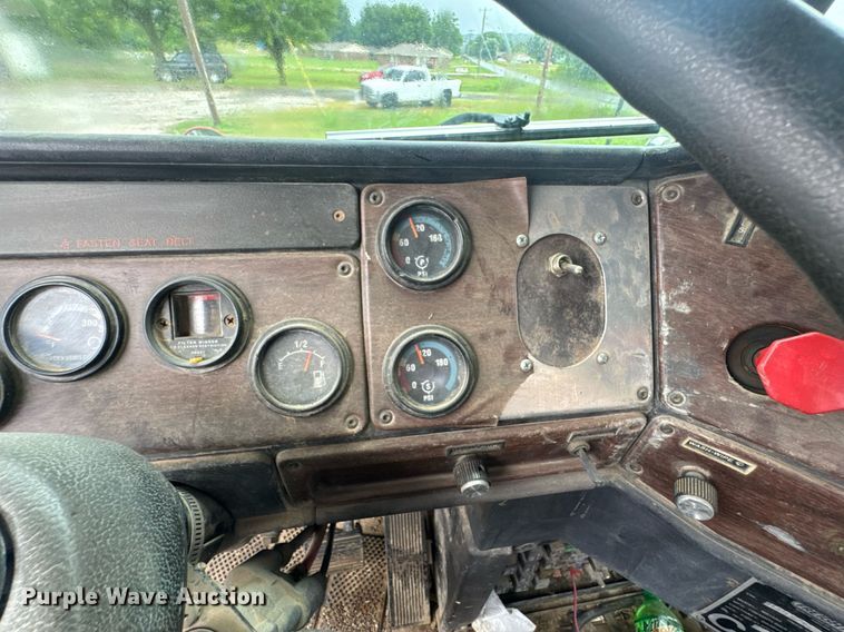 image for item DU9329 1991 Freightliner M915A2 semi truck