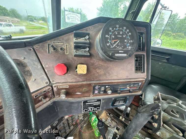 image for item DU9329 1991 Freightliner M915A2 semi truck