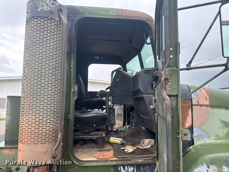 image for item DU9329 1991 Freightliner M915A2 semi truck