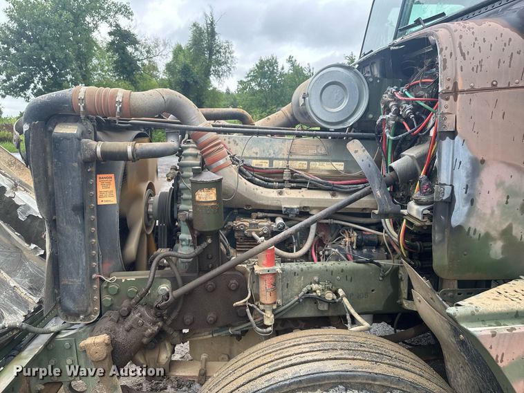 image for item DU9329 1991 Freightliner M915A2 semi truck