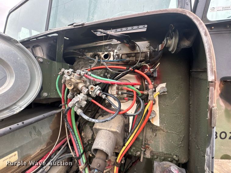 image for item DU9329 1991 Freightliner M915A2 semi truck