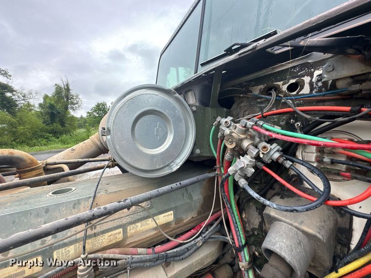 image for item DU9329 1991 Freightliner M915A2 semi truck